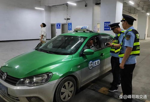 南陽市交通執(zhí)法支隊開展全市出租汽車市場統(tǒng)一夜查行動